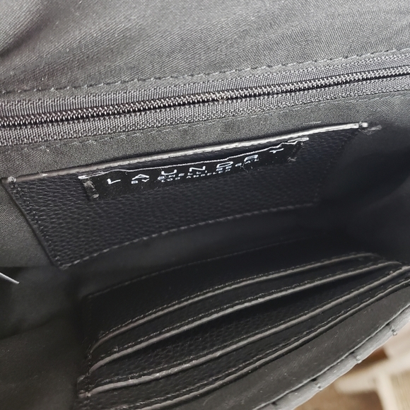 Laundry by Shelli Segal Small Convertible Crossbody/Shoulder Bag/Wristlet - Picture 4 of 7